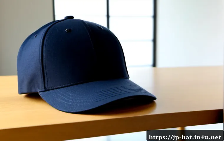 챔피언 로고 볼캡 리뷰 - Photorealistic product review scene of a premium unbranded navy baseball cap on a clean light oak de...